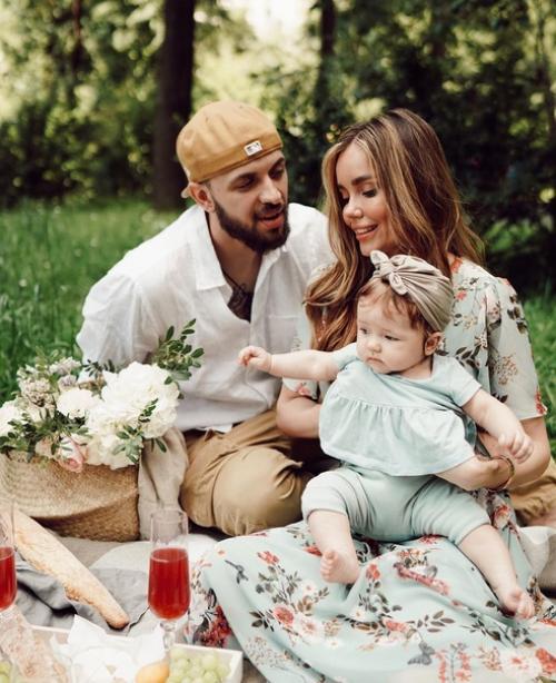 Рэп - исполнитель ST и его жена Ассоль Васильева! 05