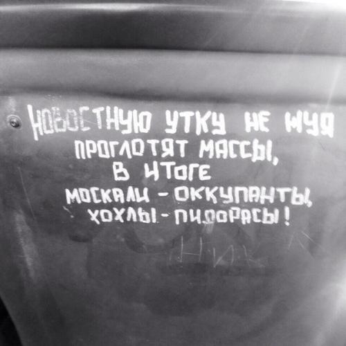 Господа, кто знает автора сих произведений? 01