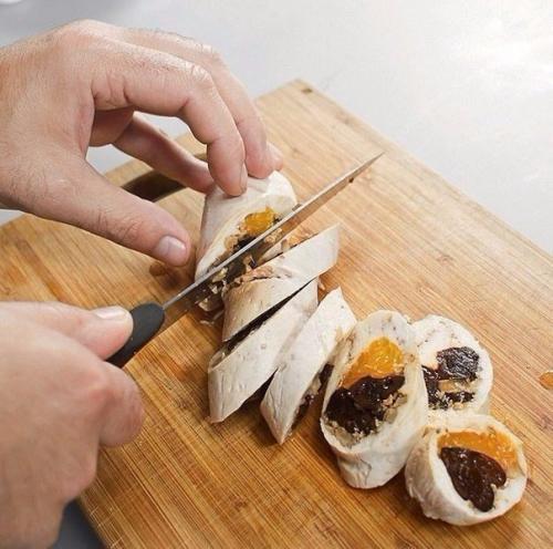 Паровой куриный рулет с мандаринами и черносливом? 06 Паровой куриный рулет с мандаринами и черносливом? 06