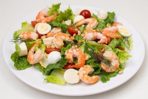 Салат с креветками.

