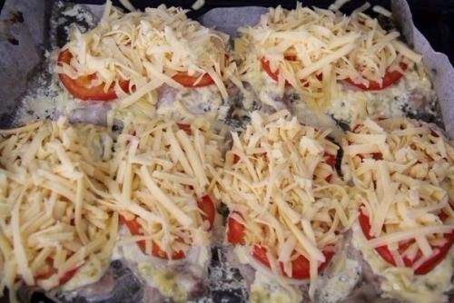 Сочное мясо под помидорно - сырной шубкой. 01 Сочное мясо под помидорно - сырной шубкой. 01