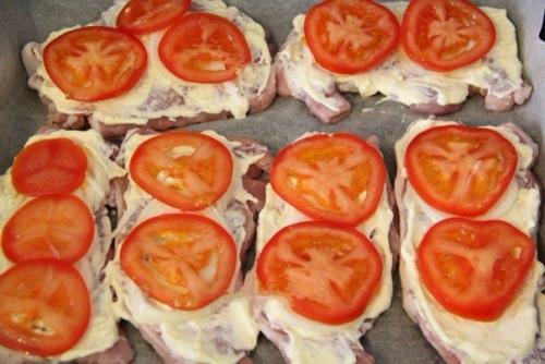 Сочное мясо под помидорно - сырной шубкой. 03 Сочное мясо под помидорно - сырной шубкой. 03