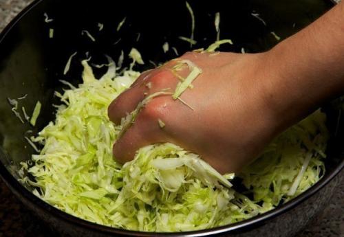 Салат из свежей капусты с курицей. 01 Салат из свежей капусты с курицей. 01