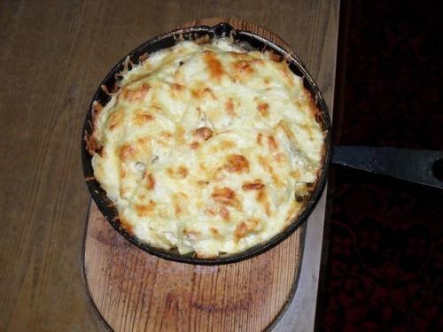 Картошка по-королевски.

Ингредиенты: 

