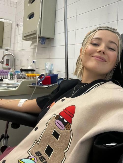 Клава кока поделилась пугающей историей о том, как однажды на неё напал фанат. 01