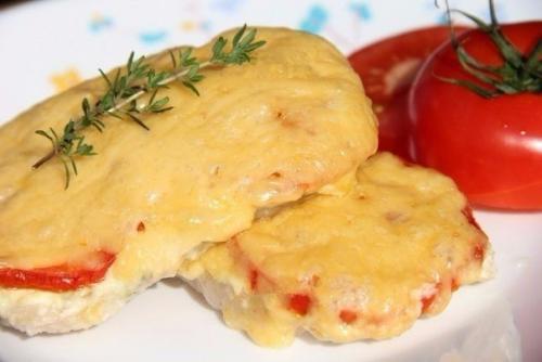 Сочное мясо под помидорно - сырной шубкой. 04 Сочное мясо под помидорно - сырной шубкой. 04