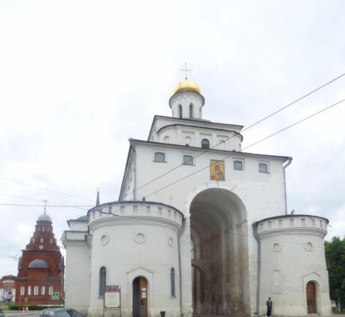 Золотые ворота главной достопримечательностью в вашем городе считаются.  