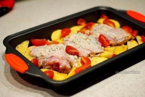 Курица, маринованная в кефире, запечённая с картофелем, травами и чесноком. 05 Курица, маринованная в кефире, запечённая с картофелем, травами и чесноком. 05