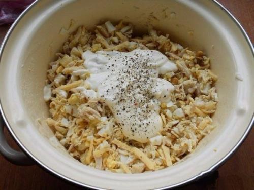 Салат с курицей и ананасом в тарталетках. 04