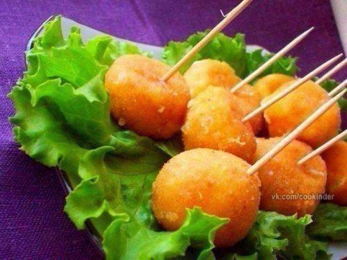 Очень вкусные сырные шарики с чесноком. Очень вкусные сырные шарики с чесноком.