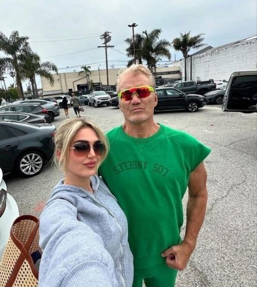 66-Летний Дольф лундгрен, знаменитый актер боевиков, испытывает большое счастье в браке с 27-летней супругой Эммой крокдал. 04