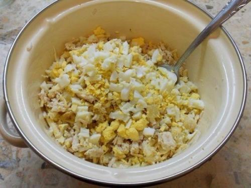 Салат с курицей и ананасом в тарталетках. 03