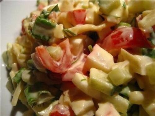 Салат с курицей и овощами? 

