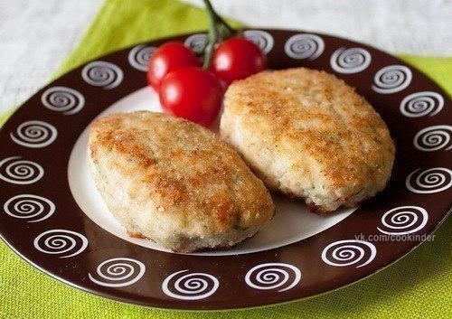 Кабачково - куриные котлеты.

