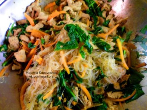 Фунчоза (салат, стеклянная лапша) с курицей и шпинатом. 08