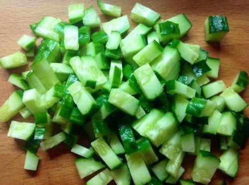 Шаурма.   Шаурма - ближневосточное блюдо (вероятно, турецкого происхождения) из питы или лаваша, начинённого рубленым жареным мясом. 03