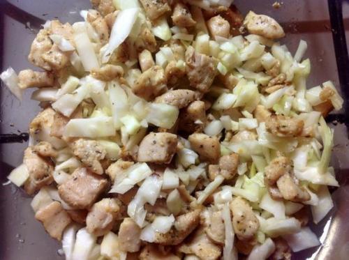 Шаурма.   Шаурма - ближневосточное блюдо (вероятно, турецкого происхождения) из питы или лаваша, начинённого рубленым жареным мясом. 02