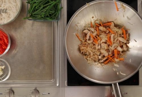 Фунчоза с курицей и овощами. 04 Фунчоза с курицей и овощами. 04