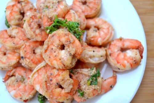 Креветки в чесночном соусе.

