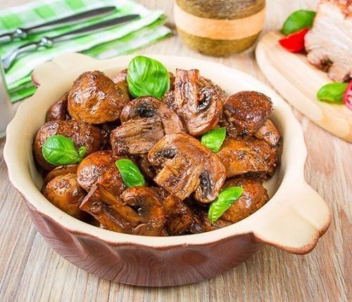 Запеченные шампиньоны с травами.