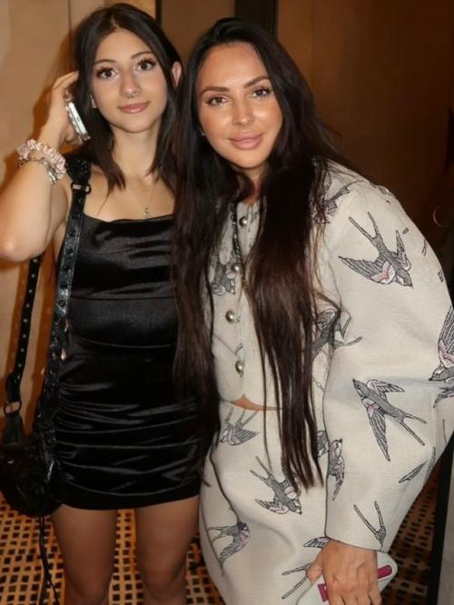 Недавно Михаил галустян вместе с экс - супругой Викторией отпраздновали 15-летие дочери Эстеллы! 02