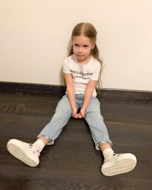 Анастасия - дочь Кристины асмус и Гарика Харламова. 01