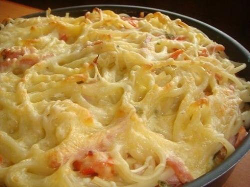 Макароны, запеченные с окороком.

