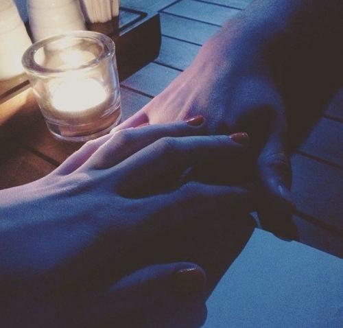 Когда тебе 18, тебе еще нужна драма в отношениях. 04