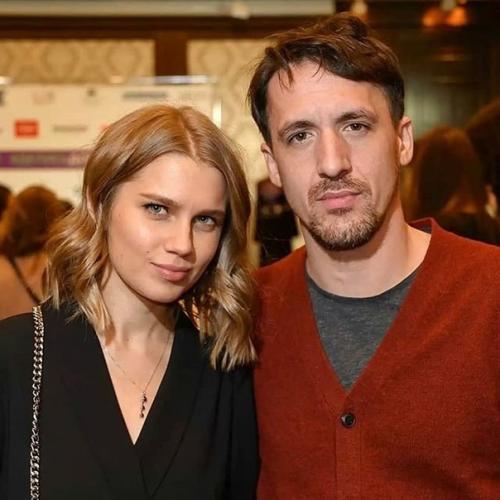 Артур смольянинов и Дарья Мельникова сейчас переживают не самые лучшие времена. 03