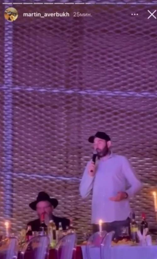 Семен слепаков пришел на закрытую тусовку в паре с Аглаей Тарасовой. 01