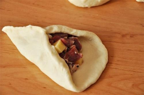 Как приготовить эчпочмак (треугольные пироги с картошкой и мясом? 05