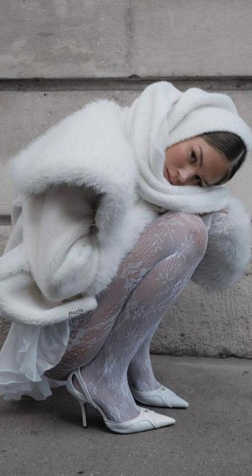 Тренд видоизменился на яркие колготки! 03