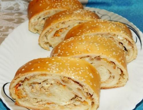 Слоеный рулет с фаршем. Слоеный рулет с фаршем.