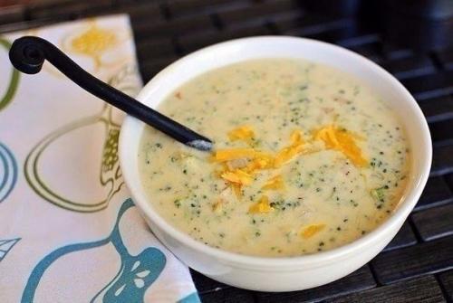 Суп - пюре из брокколи с сыром. Суп - пюре из брокколи с сыром.