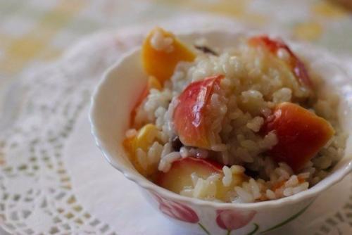 Яблоки с рисом.
