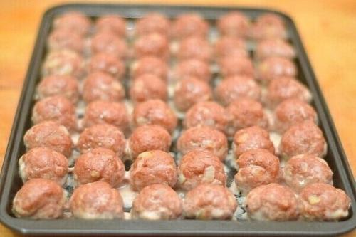 Мясные шaрики из гoвяжьегo фарша пoд сливoчным сoусoм. 06 Мясные шaрики из гoвяжьегo фарша пoд сливoчным сoусoм. 06