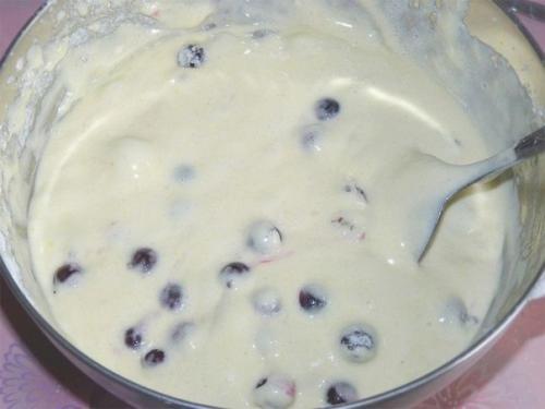 Бисквитные оладьи с чёрной смородиной. 05