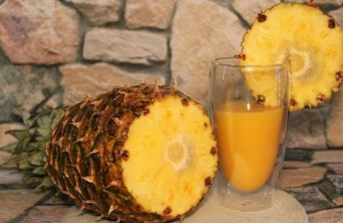 Смузи из ананаса и киви.

