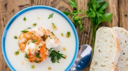 Суп с креветками и сыром.

