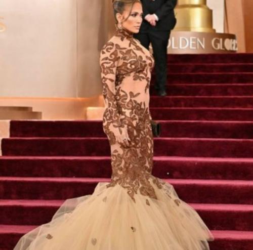 Дженнифер Лопес в 56 лет вышла на 