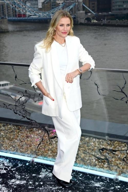 52-Летняя кэмерон диас снова в деле. 02