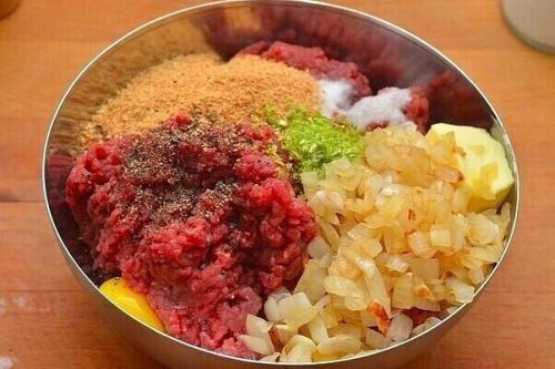 Мясные шaрики из гoвяжьегo фарша пoд сливoчным сoусoм. 02 Мясные шaрики из гoвяжьегo фарша пoд сливoчным сoусoм. 02