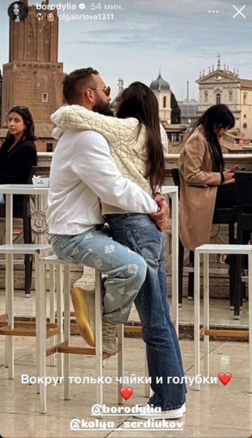 Ксения Бородина взяла своего бойфренда Николая Сердюкова в Италию для культурного обогащения. 02