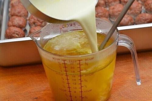 Мясные шaрики из гoвяжьегo фарша пoд сливoчным сoусoм. 07 Мясные шaрики из гoвяжьегo фарша пoд сливoчным сoусoм. 07