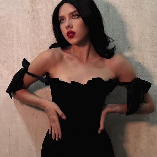 Сейчас о Екатерине шумской знают не , внимание, только в России, но и на Западе. 02