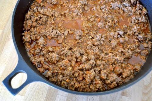 Классическая лазанья.  Классическая лазанья с мясным фаршем и соусом бешамель - это настоящая калорийная бомба, но какая вкусная! 02