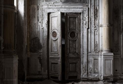 Заброшенный дворец великого князя михаила Николаевича в Петергофе. 03