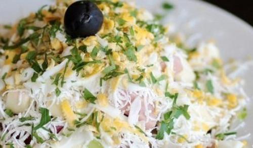 Салат Пастуший. Этот салат любят подавать к столу в домах и ресторанчиках солнечной Болгарии.