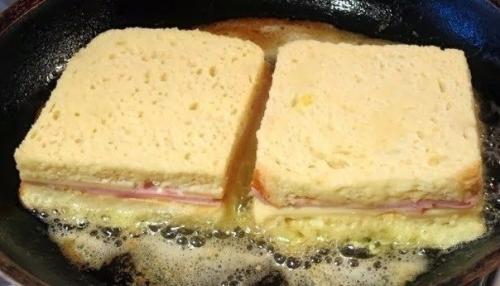 Сэндвич Монте-кристо. Количество порций: 2 шт. 05 Сэндвич Монте-кристо. Количество порций: 2 шт. 05