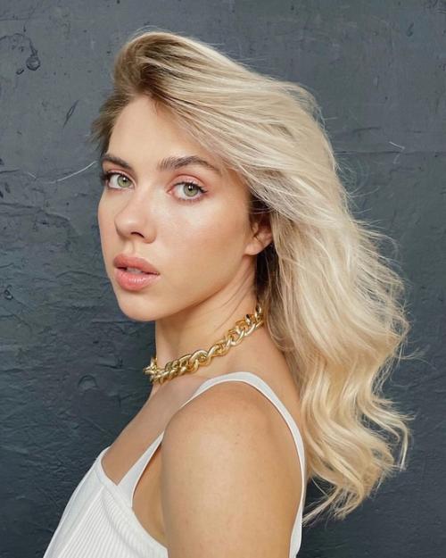 Сейчас о Екатерине шумской знают не , внимание, только в России, но и на Западе. 01